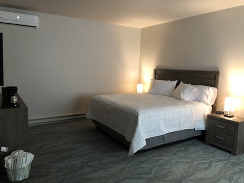 Deluxe Quadruple Room, 1 King Bed with Sofa bed, Non Smoking | In-room safe, blackout drapes, iron/ironing board, free WiFi