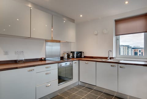 City Centre 5th Floor Apartment, 2 Bedrooms | Private kitchen | Full-size fridge, microwave, oven, stovetop