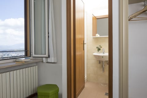 Single Room, Valley View | Bathroom | Shower, free toiletries, hair dryer, bidet