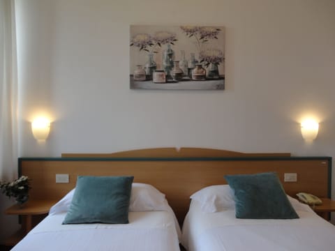 Double Room, Garden View | Free WiFi, bed sheets