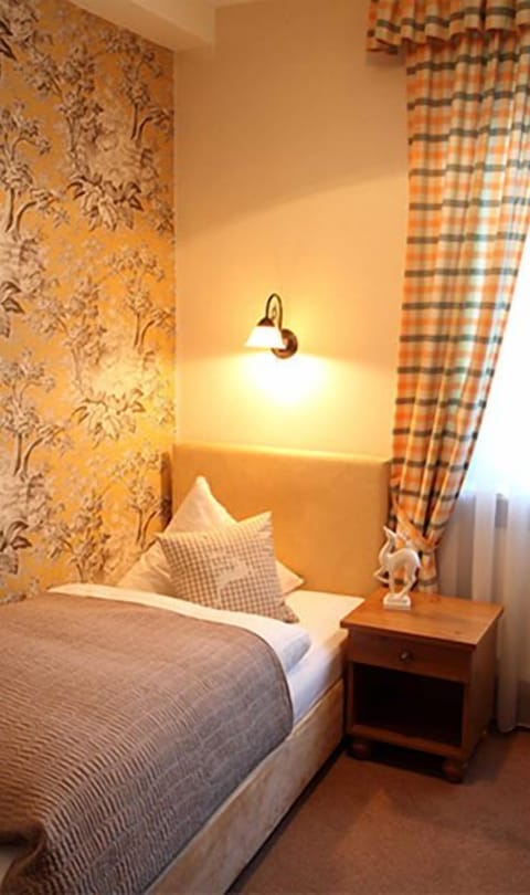 Standard Single Room | Desk, iron/ironing board, free WiFi