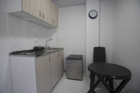 Apartaestudio | Private kitchen | Fridge, microwave, stovetop, toaster