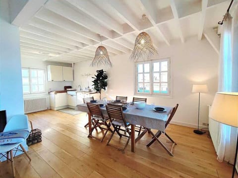 Salle à manger et cuisine