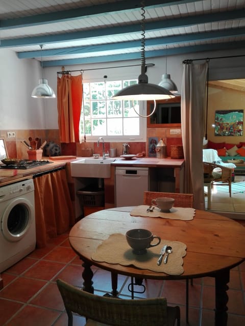 The separate, fully-equipped and spacious kitchen.