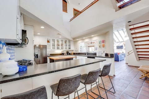 Entry into Kitchen, Peninsula Seating