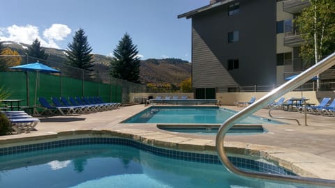 Year-round outdoor pool & hot tubs