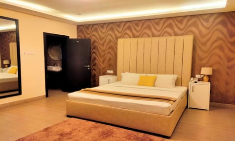 Deluxe Room | Premium bedding, minibar, individually decorated, individually furnished