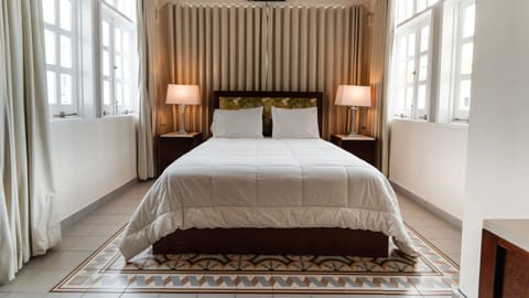 Luxury Room, 1 Queen Bed | Premium bedding, pillowtop beds, individually decorated