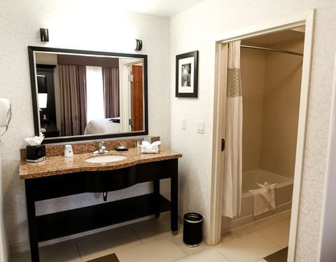 King studio suite | Bathroom | Hair dryer, towels