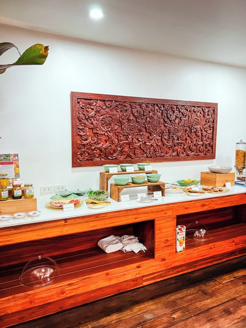 Daily buffet breakfast (USD 8 per person)