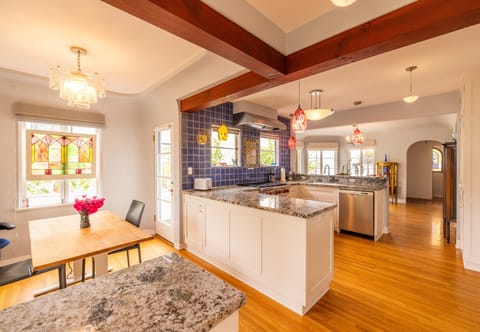 Kitchen and nook (with adjustable work table)