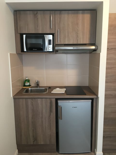 Standard Studio, Non Smoking (1 Person) | Private kitchenette | Fridge, microwave, stovetop, highchair