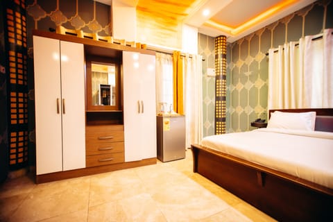 Executive Double Room, 1 King Bed, Non Smoking, Beach View | In-room safe, desk, free WiFi, bed sheets