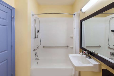 Room, 1 King Bed, Accessible, Non Smoking (Kitchenette) | Accessible bathroom