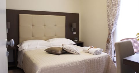 Double Room | Premium bedding, down comforters, in-room safe, desk