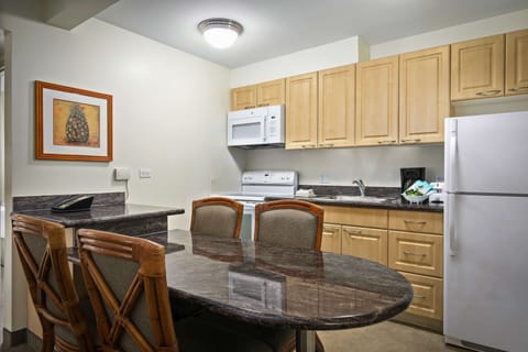 Suite, 2 Bedrooms, Ocean View | Private kitchenette | Fridge, microwave, oven, stovetop