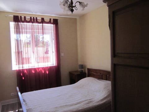 Traditional Double Room | Individually furnished, blackout drapes, iron/ironing board