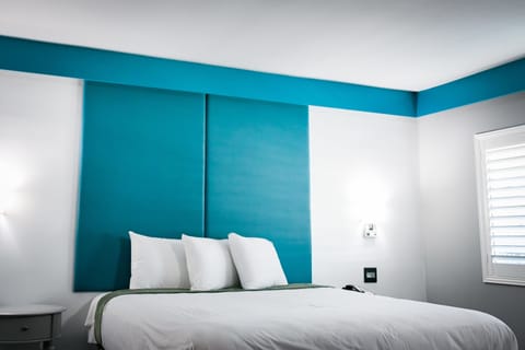 Honeymoon Room, 1 King Bed, Non Smoking | Premium bedding, soundproofing, iron/ironing board, free WiFi