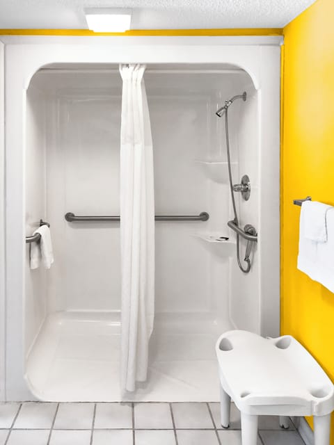 Combined shower/tub, deep soaking tub, free toiletries, hair dryer