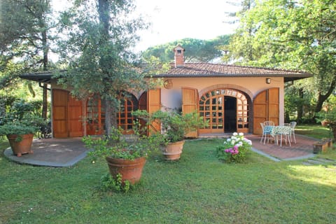 Building Exterior, Garden