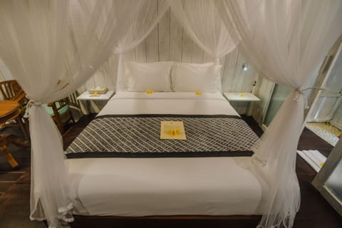 Standard Double Room | In-room safe, desk, iron/ironing board, free WiFi