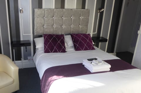 Economy Double or Twin Room, Ensuite