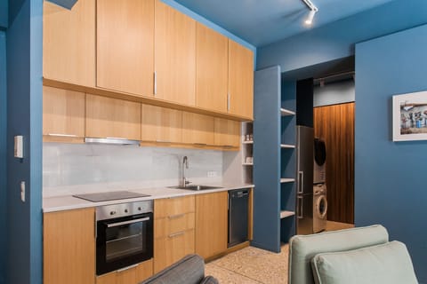 1st floor apt.: kitchen