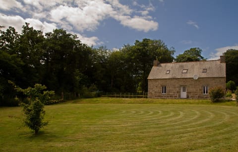 Set in beautiful idyllic rural grounds - perfect for nature lovers