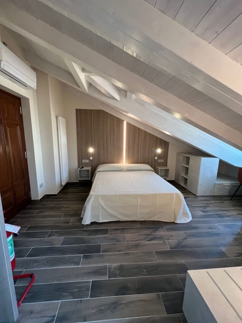 Classic Double Room, Non Smoking (Barbaresco) | Individually decorated, individually furnished, blackout drapes