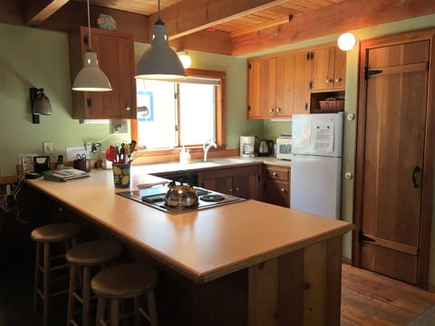 Fully equipped kitchen.