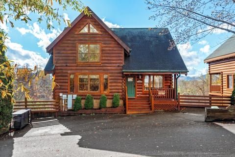 Visit, relax and make our cabin your 'Mountain Paradise'.