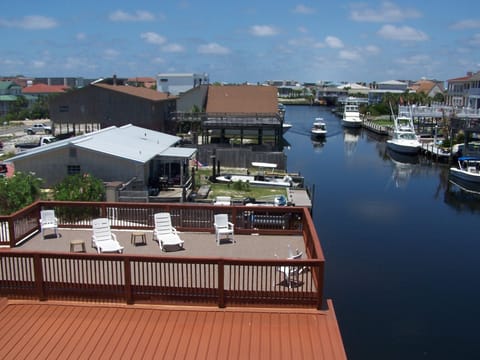 this way to Destin Harbor and Crab Island