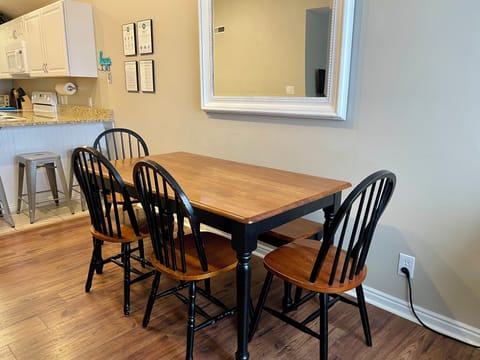 Dining table. Seating for 6.