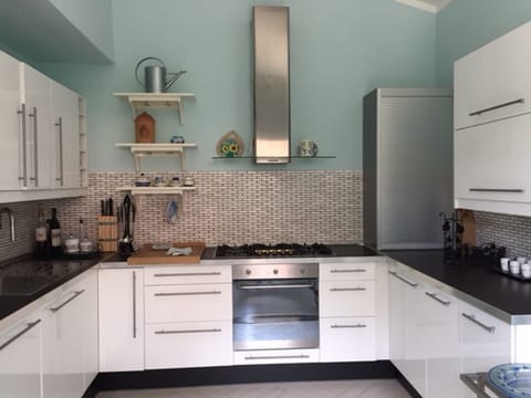 Big kitchen fully equipped