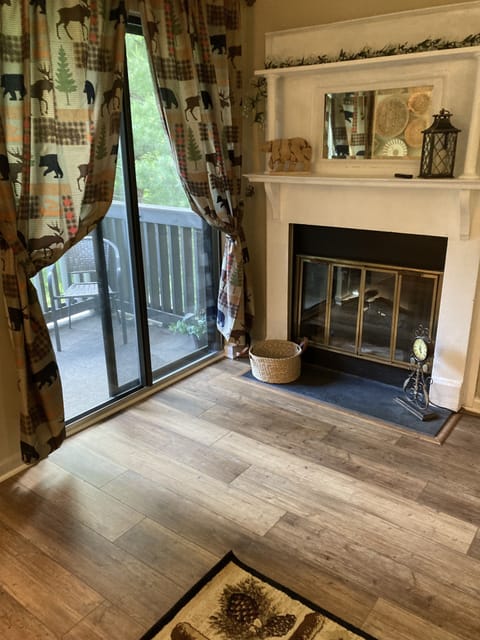 Like real electric fireplace Heat can be turned on