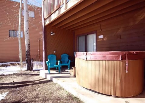 Privacy of your own hot tub!