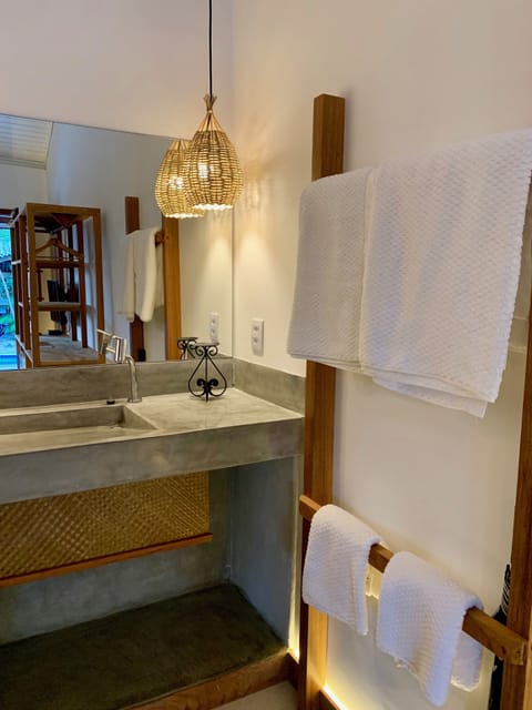 Triple Room, Non Smoking | Bathroom | Shower, hair dryer, towels, soap