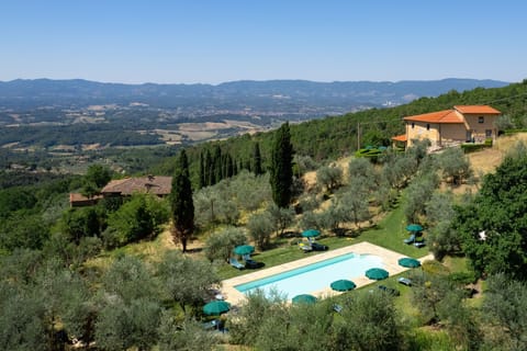 Private villa with pool overlooking the Valdarno and the Chianti hills