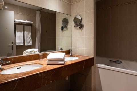 Junior Suite, Multiple Beds, Non Smoking, Pool View | Bathroom | Free toiletries, hair dryer, towels, soap