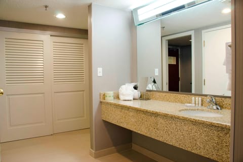 Room, 2 Queen Beds | Bathroom | Separate tub and shower, free toiletries, hair dryer, towels