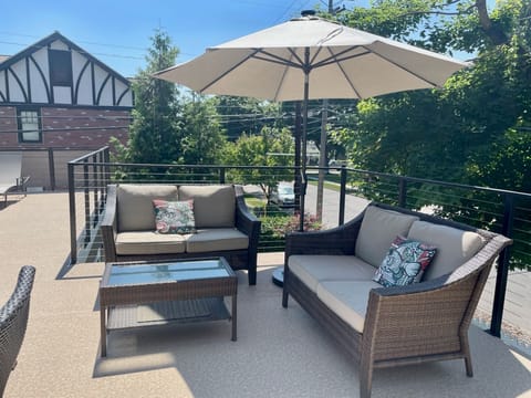 ROOFTOP DECK - LOVESEATS