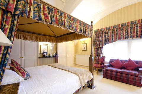 Double Room (Four Poster Bed) | Desk, iron/ironing board, free WiFi, bed sheets