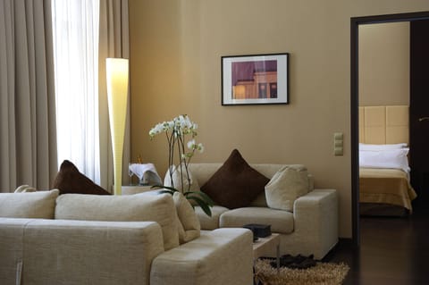 Executive Suite | Living room | Flat-screen TV