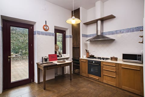 Kitchen next to dining room - see dining room pass-through on the left