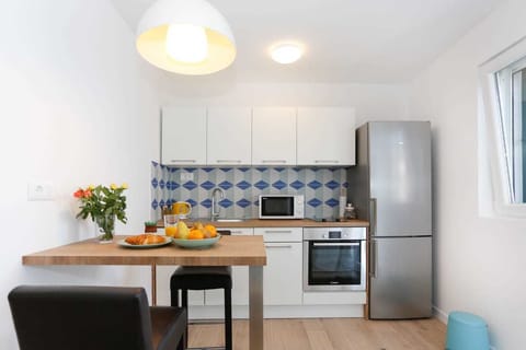 Studio | Private kitchen | Fridge, coffee/tea maker, electric kettle