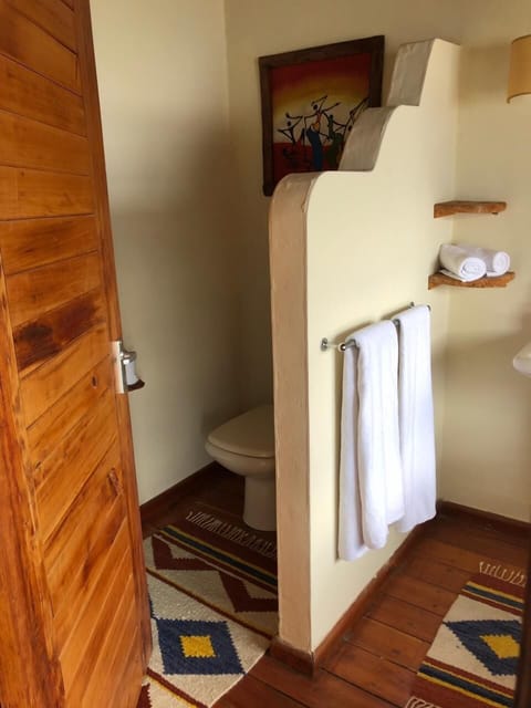 Classic Cottage, Non Smoking | Bathroom | Deep soaking tub, free toiletries, hair dryer, slippers