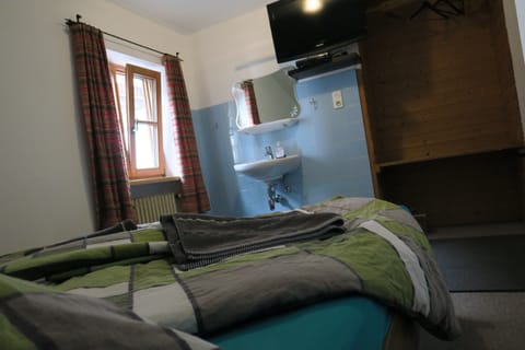 Economy Double Room | Free WiFi, bed sheets