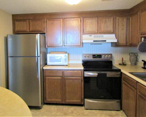 Condo, 2 Bedrooms | Private kitchen | Fridge, microwave, oven, dishwasher