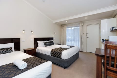 Executive Twin Room | Premium bedding, desk, iron/ironing board, free WiFi