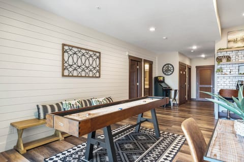 9 foot shuffleboard table